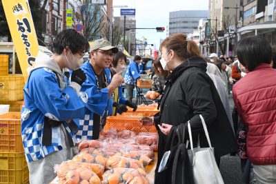 浜松の中心街に約６０台が集結